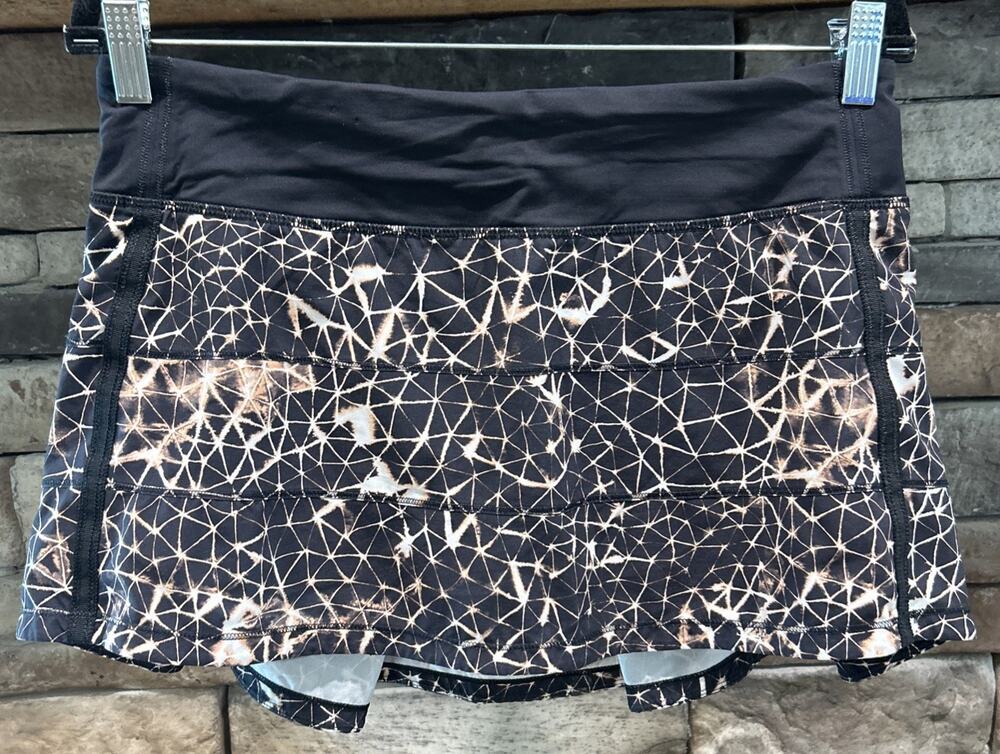 Women’s LULULEMON Black Gold Constellation Pace Rival MR Skirt Skort Size 8 *A7